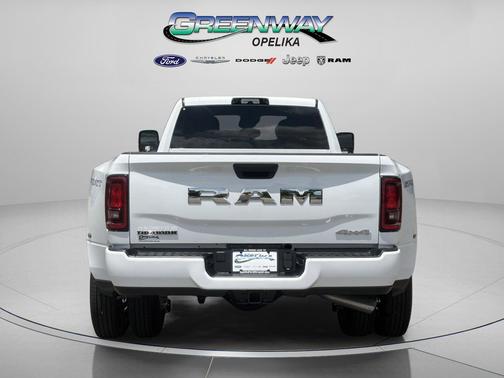 Bright White Clearcoat 2026 RAM 3500 Big Horn Crew Cab 4x4 8' Box