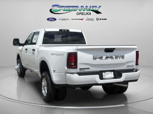 Bright White Clearcoat 2026 RAM 3500 Big Horn Crew Cab 4x4 8' Box