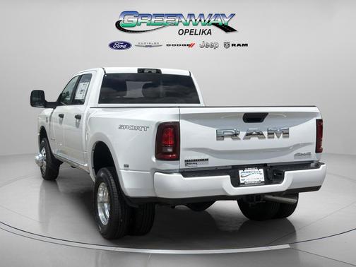 Bright White Clearcoat 2026 RAM 3500 Big Horn Crew Cab 4x4 8' Box