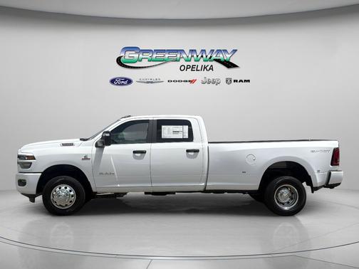 Bright White Clearcoat 2026 RAM 3500 Big Horn Crew Cab 4x4 8' Box