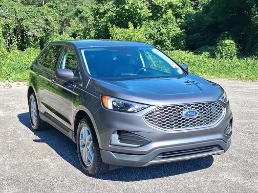 Carbonized Gray Metallic 2024 Ford Edge SEL
