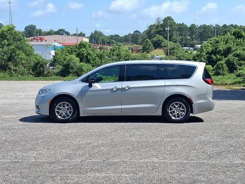 Silver Mist Clearcoat 2024 Chrysler Pacifica Touring L