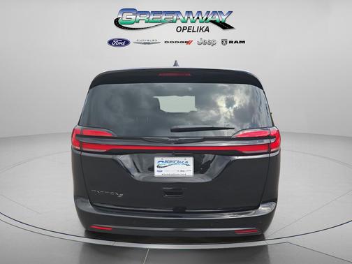 Diamond Black Crystal Pearlcoat 2026 Chrysler Pacifica L