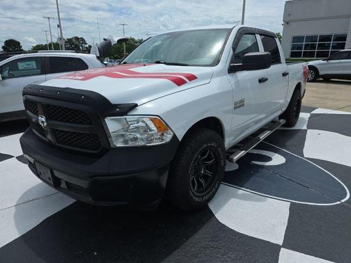 Bright White Clearcoat 2018 RAM 1500 Tradesman