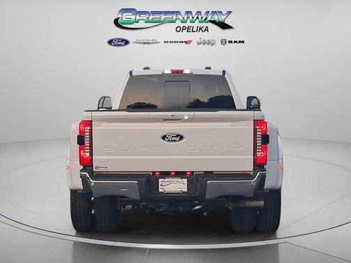 Oxford White 2027 Ford F-350 Lariat