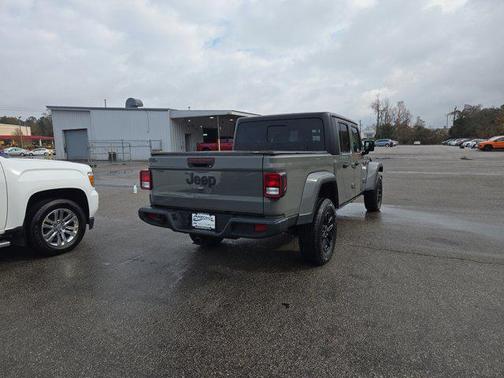 2022 Jeep Gladiator Sport S