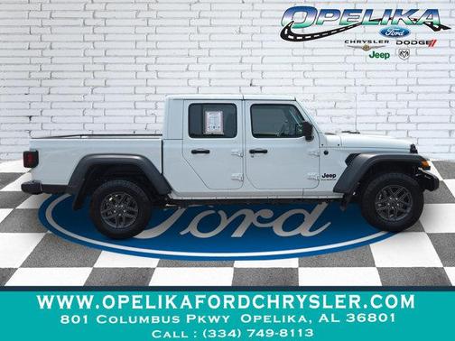 2023 Jeep Gladiator Sport
