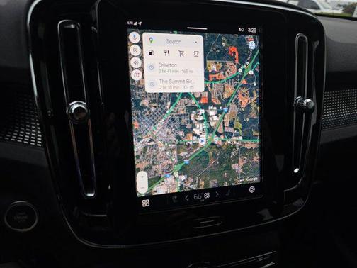 2025 Volvo XC40 B5 Plus Dark Theme