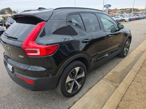 2025 Volvo XC40 B5 Plus Dark Theme