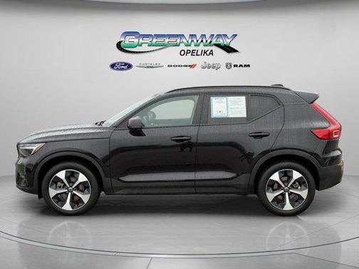 2025 Volvo XC40 B5 Plus Dark Theme