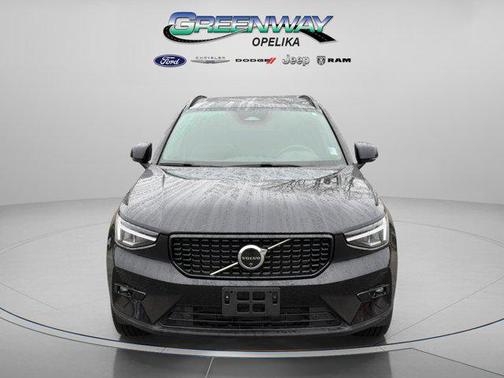 2025 Volvo XC40 B5 Plus Dark Theme