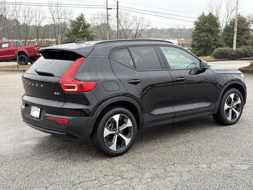 2025 Volvo XC40 B5 Plus Dark Theme