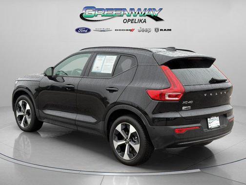 2025 Volvo XC40 B5 Plus Dark Theme