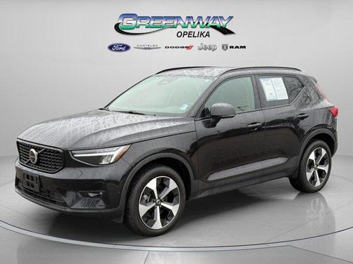 2025 Volvo XC40 B5 Plus Dark Theme