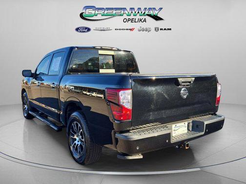 2021 Nissan Titan SV