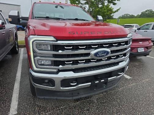 Rapid Red Metallic Tinted Clearcoat 2023 Ford F-350 Lariat