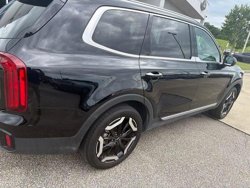 Ebony Black 2024 Kia Telluride S