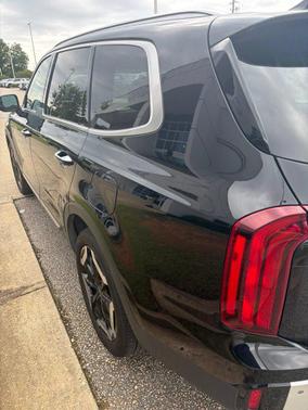 Ebony Black 2024 Kia Telluride S