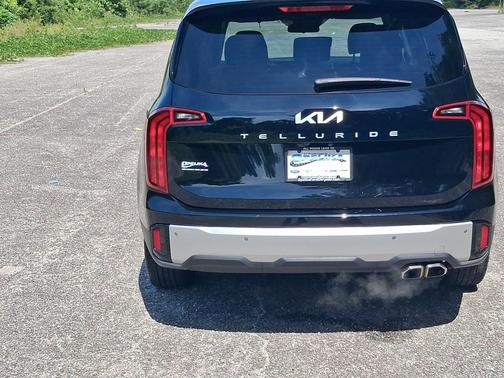 Ebony Black 2024 Kia Telluride S
