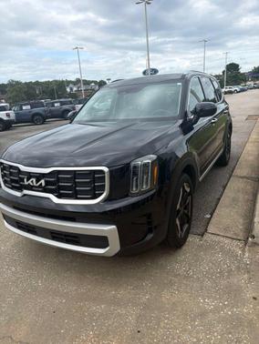 Ebony Black 2024 Kia Telluride S