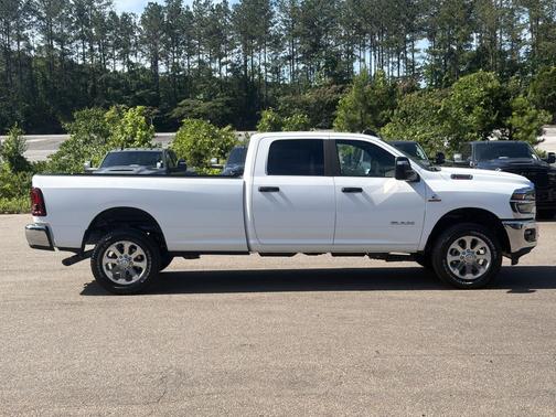 Bright White Clearcoat 2026 RAM 2500 Big Horn Crew Cab 4x4 8' Box
