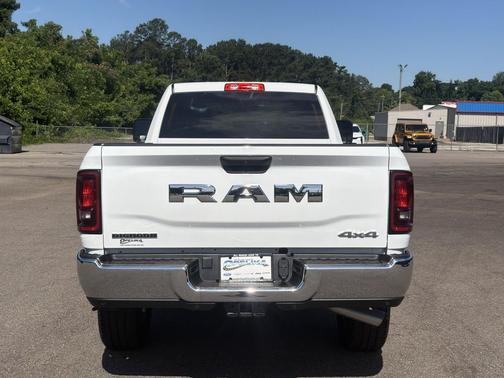 Bright White Clearcoat 2026 RAM 2500 Big Horn Crew Cab 4x4 8' Box