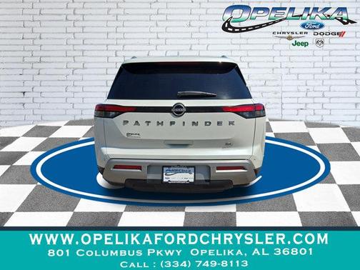 2023 Nissan Pathfinder SL FWD