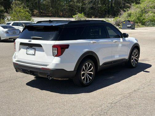 Star White Metallic Tri-Coat 2022 Ford Explorer ST-Line