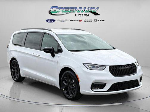 Bright White Clearcoat 2026 Chrysler Pacifica L