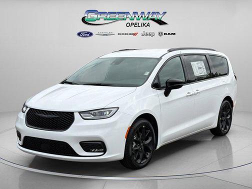 Bright White Clearcoat 2026 Chrysler Pacifica L