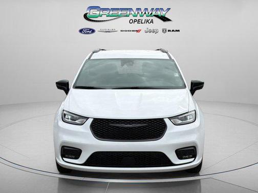 Bright White Clearcoat 2026 Chrysler Pacifica L