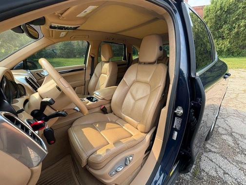 2014 Porsche Cayenne Platinum Edition