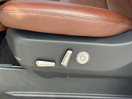 Pristine White 2025 Lincoln Navigator Reserve