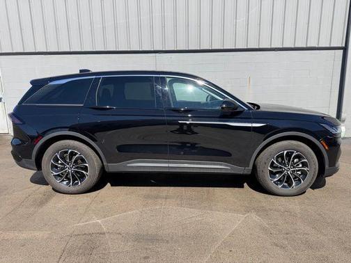 Infinite Black Metallic 2025 Lincoln Nautilus Premiere