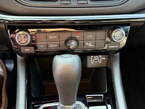 Bright White Clearcoat 2026 Jeep Compass Latitude