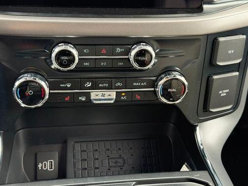 Agate Black Metallic 2026 Ford F-150 XLT