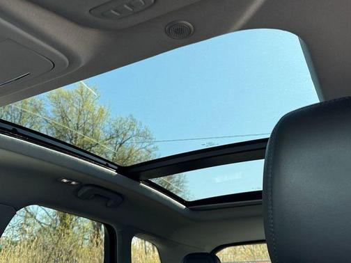 Radiance Metallic 2022 Lincoln Corsair Standard