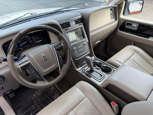 White Platinum Clearcoat Metallic 2016 Lincoln Navigator Select