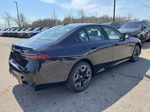 Carbon Black Metallic 2026 BMW i5 xDrive40