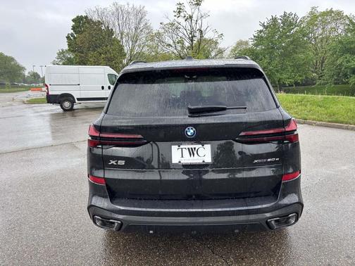 Black Sapphire Metallic 2026 BMW X5 PHEV xDrive50e