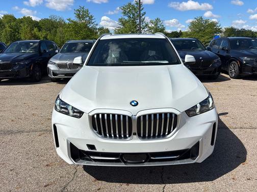 Mineral White Metallic 2026 BMW X5 xDrive40i