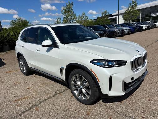 Mineral White Metallic 2026 BMW X5 xDrive40i