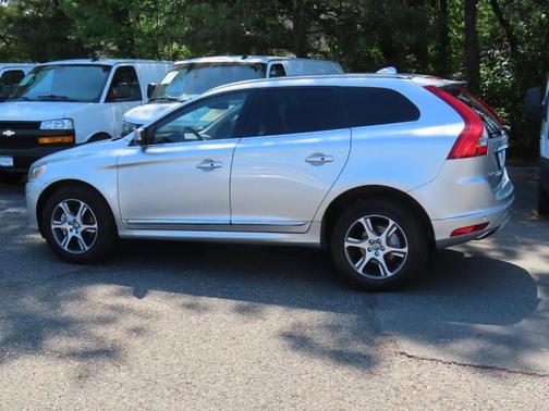 Silver 2014 Volvo XC60 Base