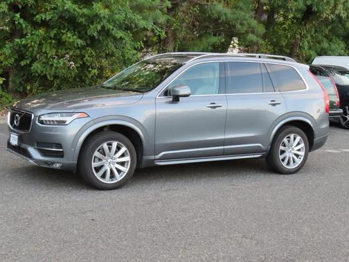 2016 Volvo XC90 T6 Momentum