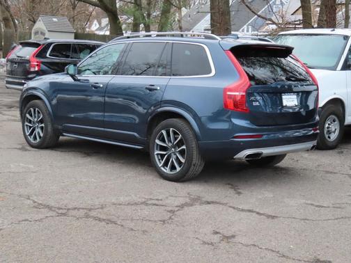 2018 Volvo XC90 T6 Momentum