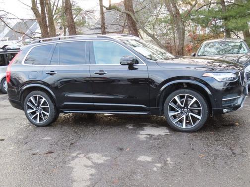 2018 Volvo XC90 T6 Momentum