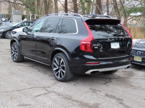 2018 Volvo XC90 T6 Momentum