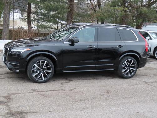 2018 Volvo XC90 T6 Momentum