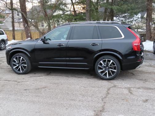 2018 Volvo XC90 T6 Momentum