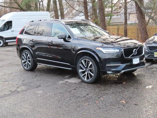 2018 Volvo XC90 T6 Momentum